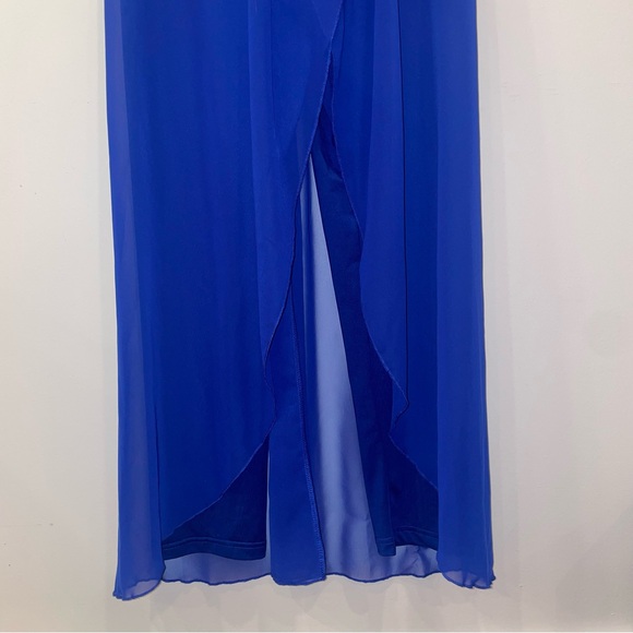 Elegant Blue Dress with Floral Accents - Picture 4 of 10